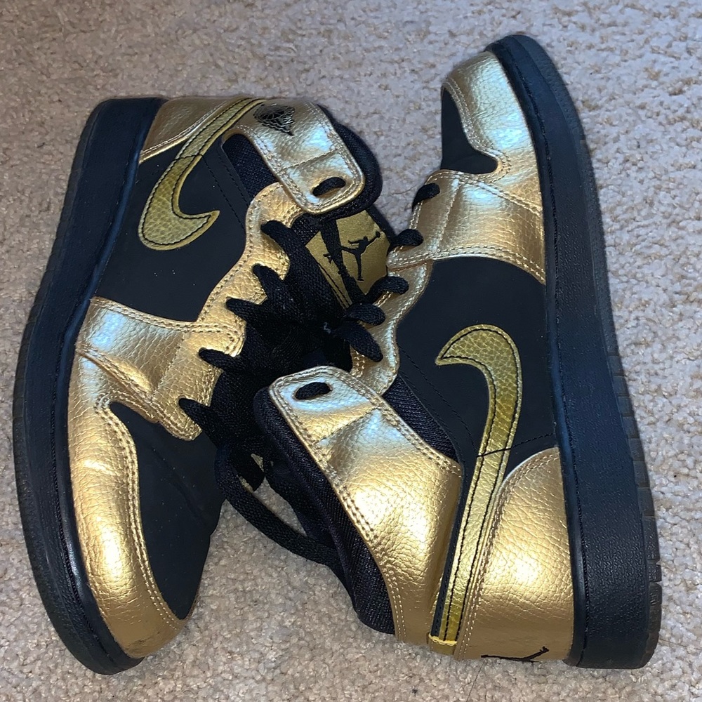 Jordan 1s gold and black